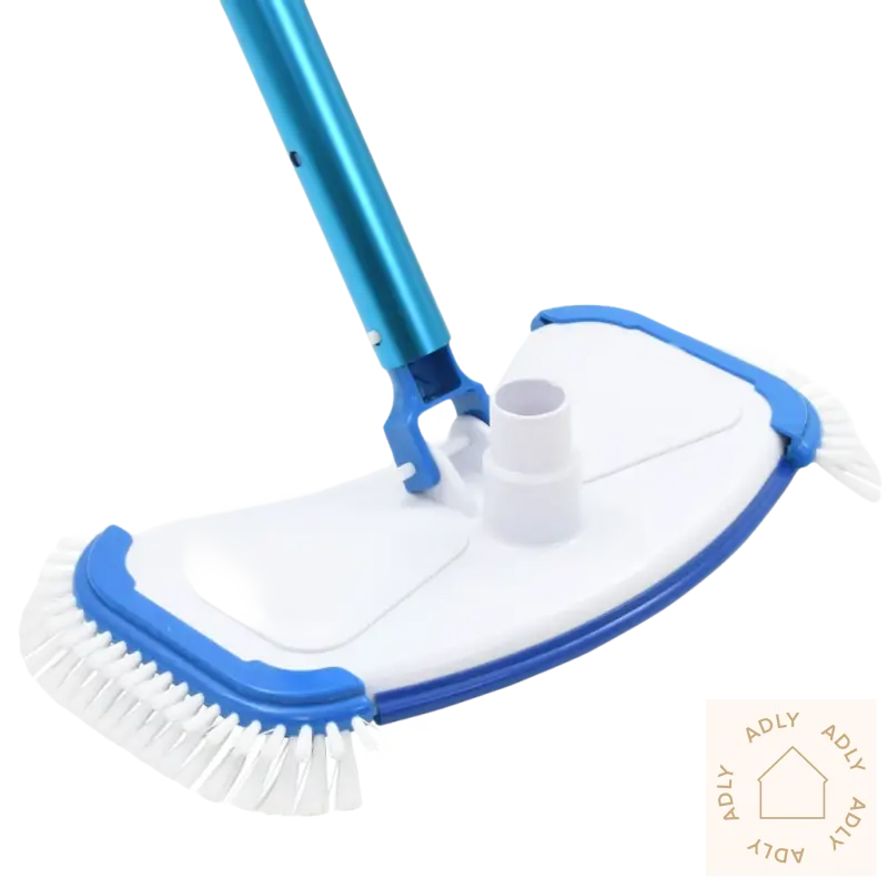 Blue og hvit bassengstøvsugerhode med hvit slange for frittstående bassenger