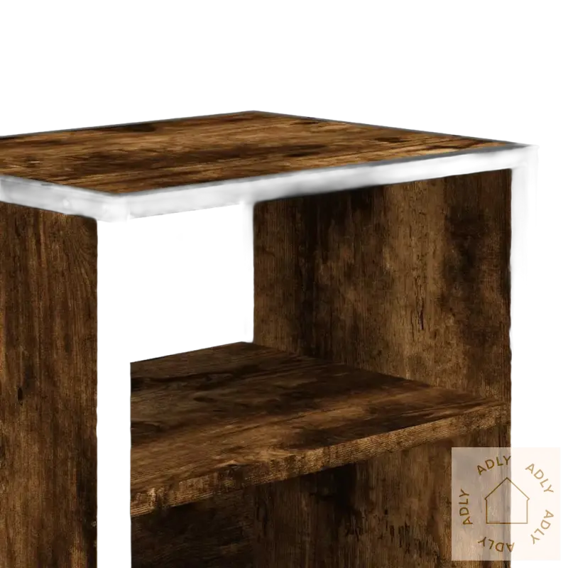 Rustik tre- og metallhylla for vegghengt nattbord, annet nødvendig for et ryddig soverom