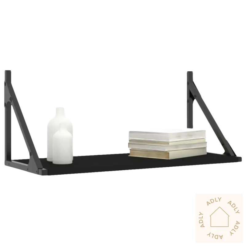 Stilig svart vegg hylle med bøker og flasker i solid treverk, perfekt for stilige møbler