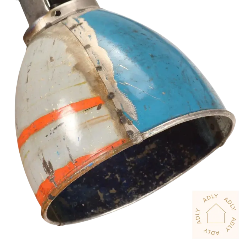 Distressert metallskjerm til Vegglampe med justerbar arm i industriell stil