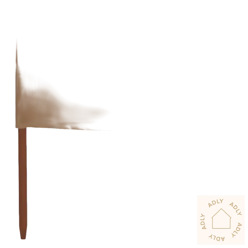 Beige hagemøbel med uvevd stoff og solide trestolper for uteplassen